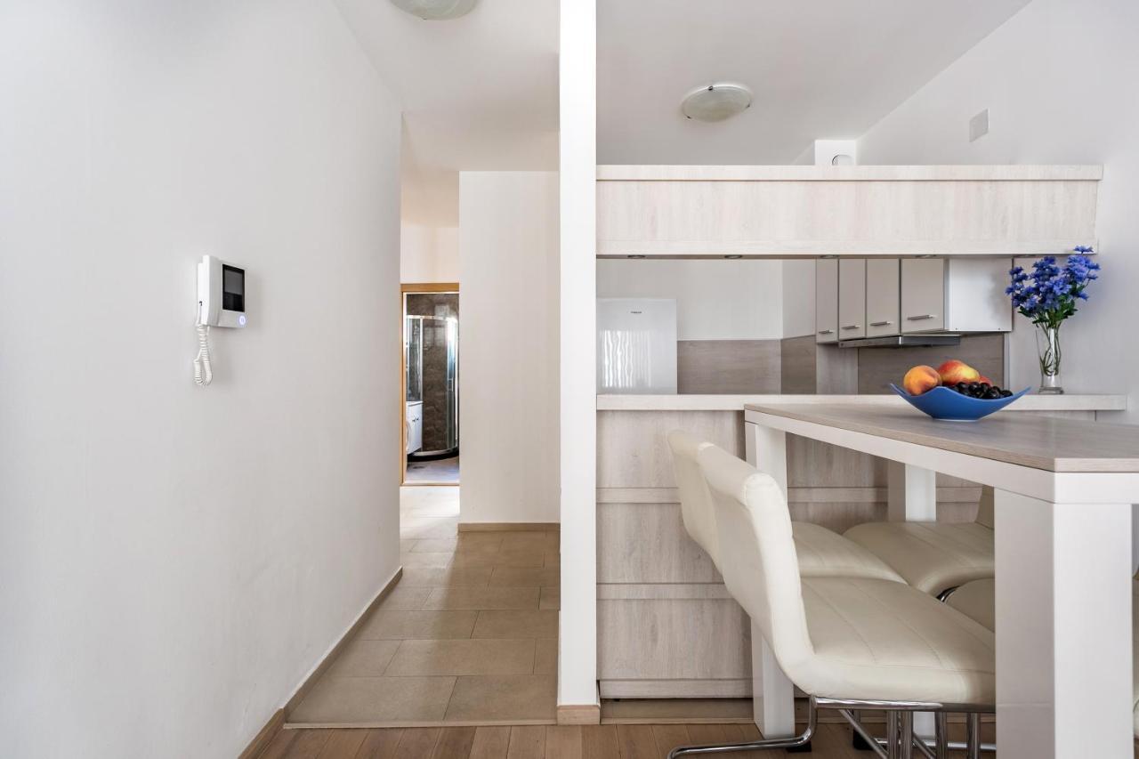 Apartments Beatrice Рафаиловичи Экстерьер фото